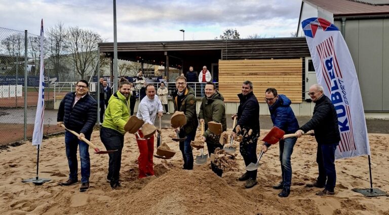 Spatenstich für zwei neue Padelplätze